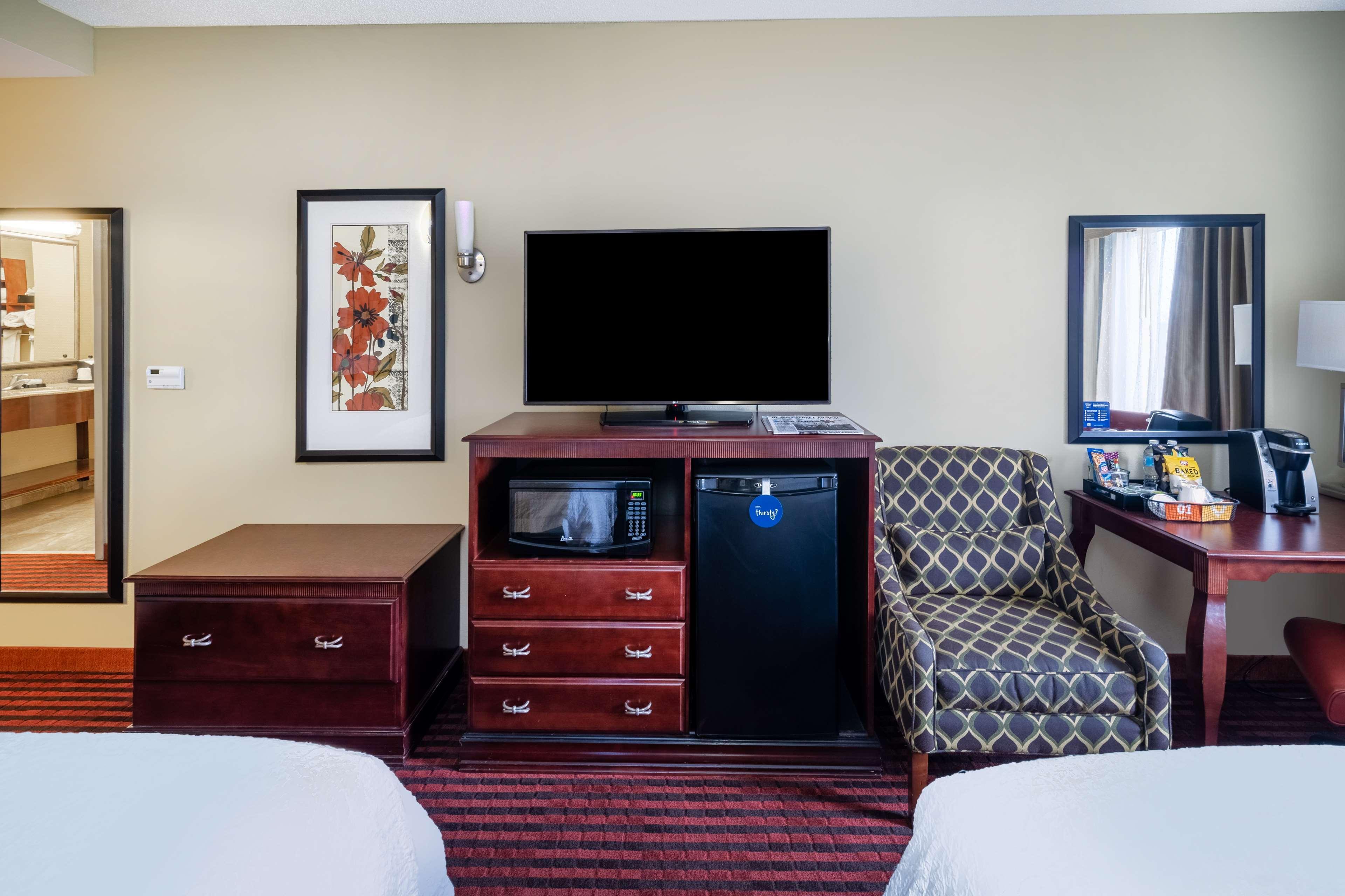 Hampton Inn Ковингтон Экстерьер фото