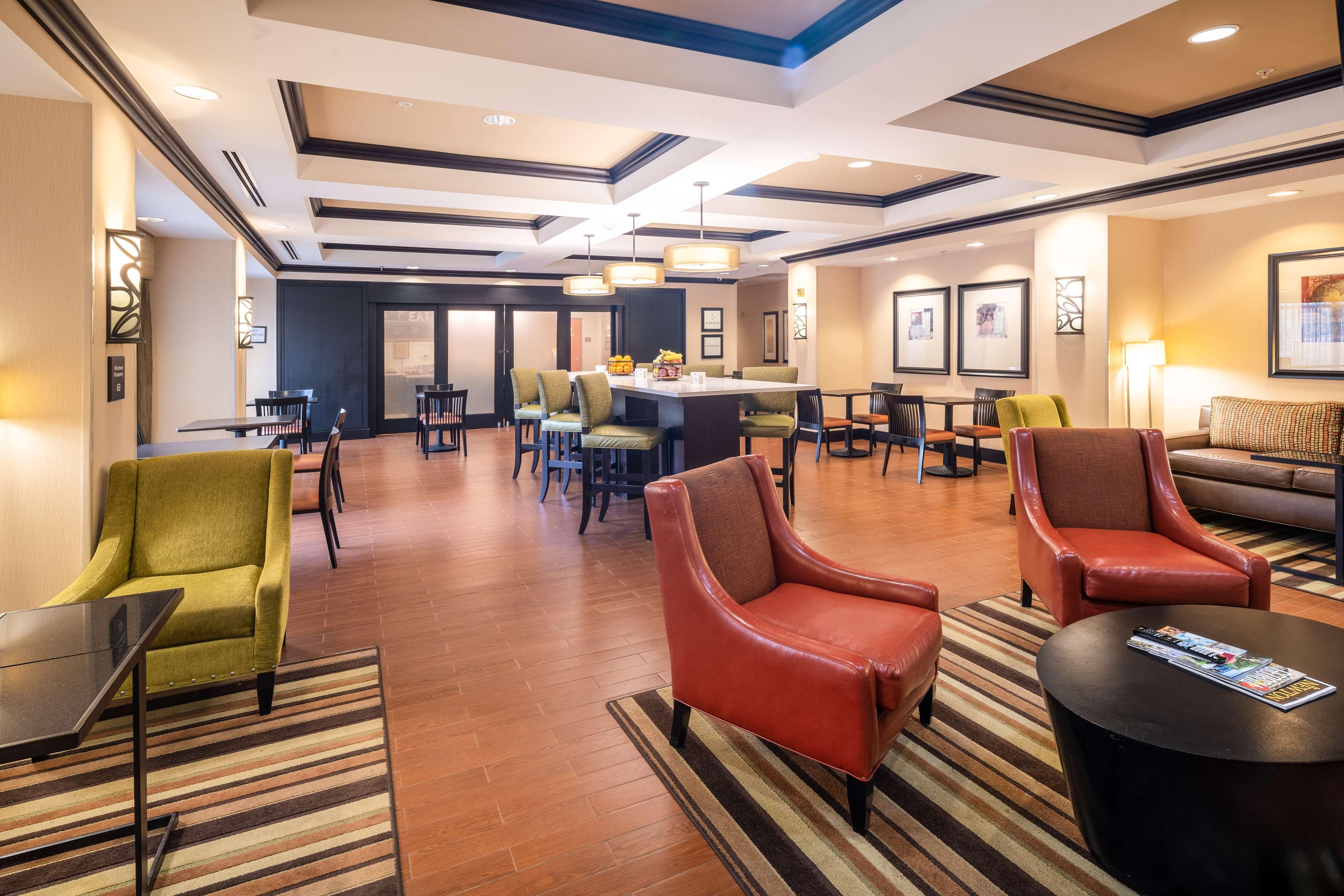 Hampton Inn Ковингтон Экстерьер фото