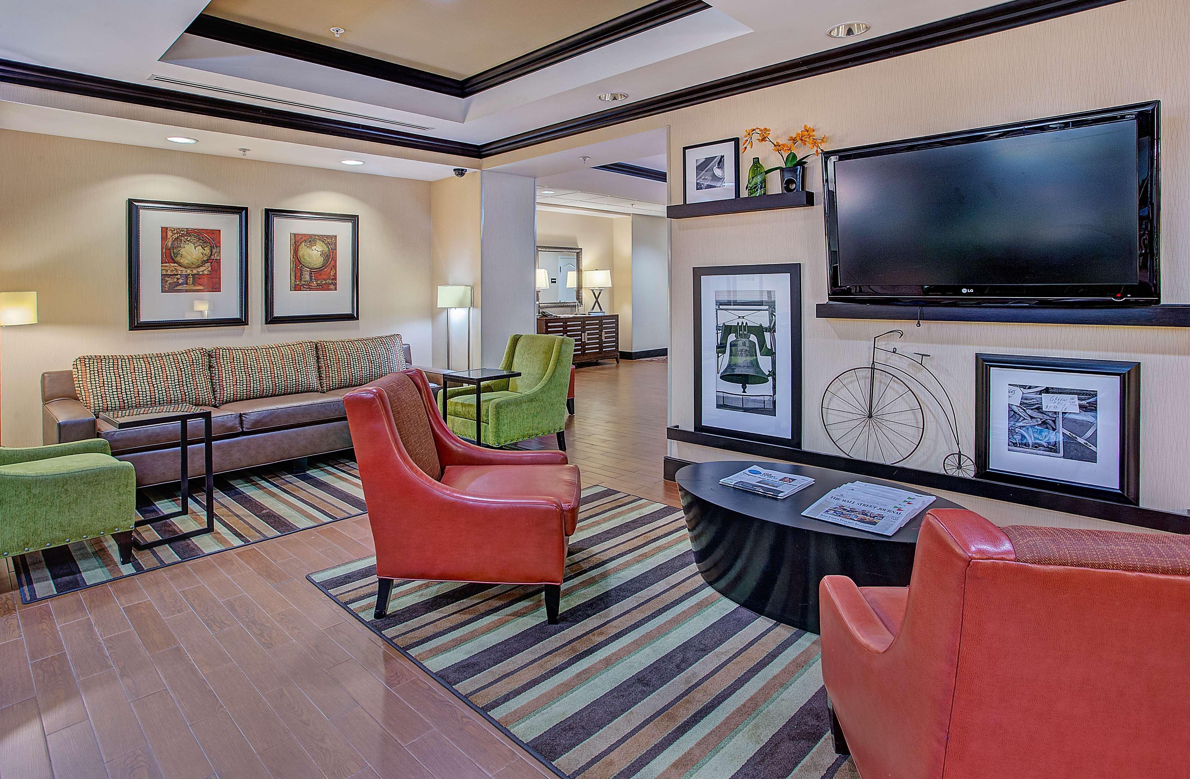 Hampton Inn Ковингтон Экстерьер фото