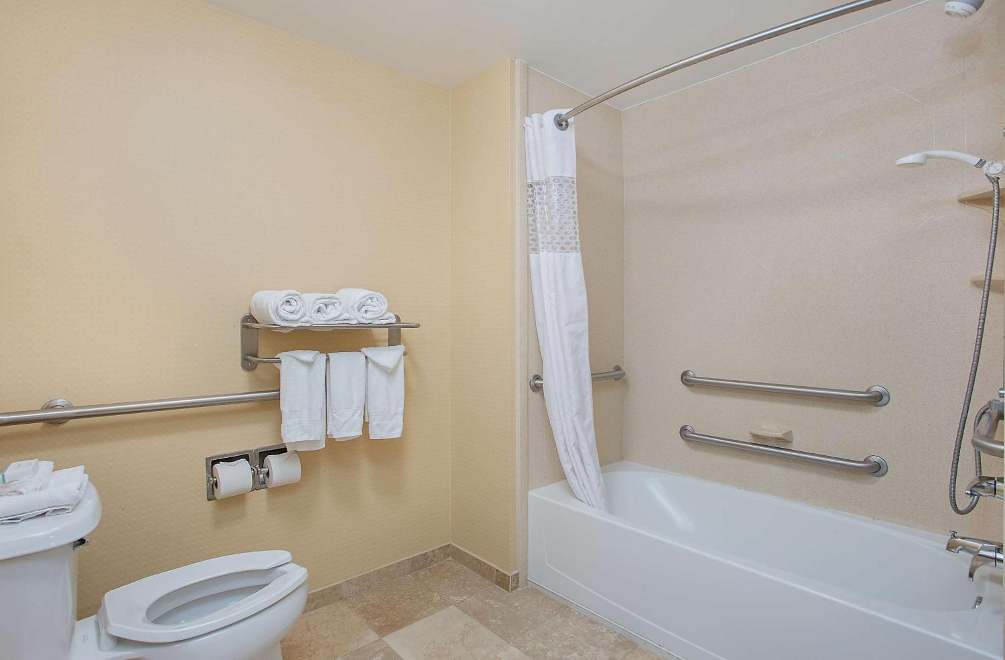 Hampton Inn Ковингтон Экстерьер фото