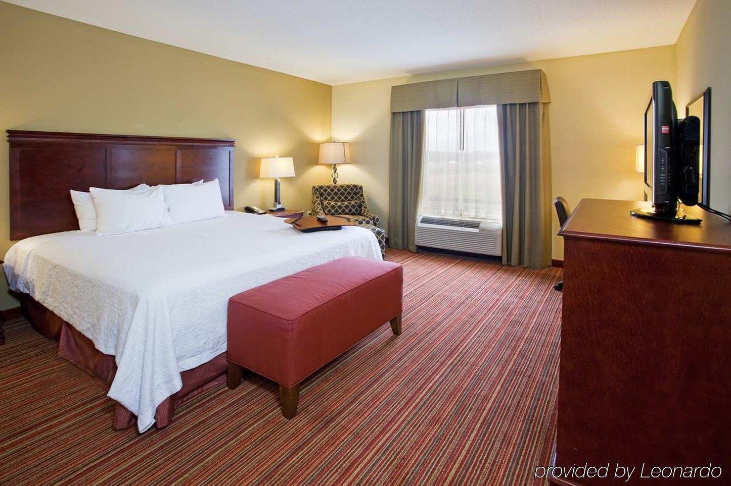 Hampton Inn Ковингтон Экстерьер фото