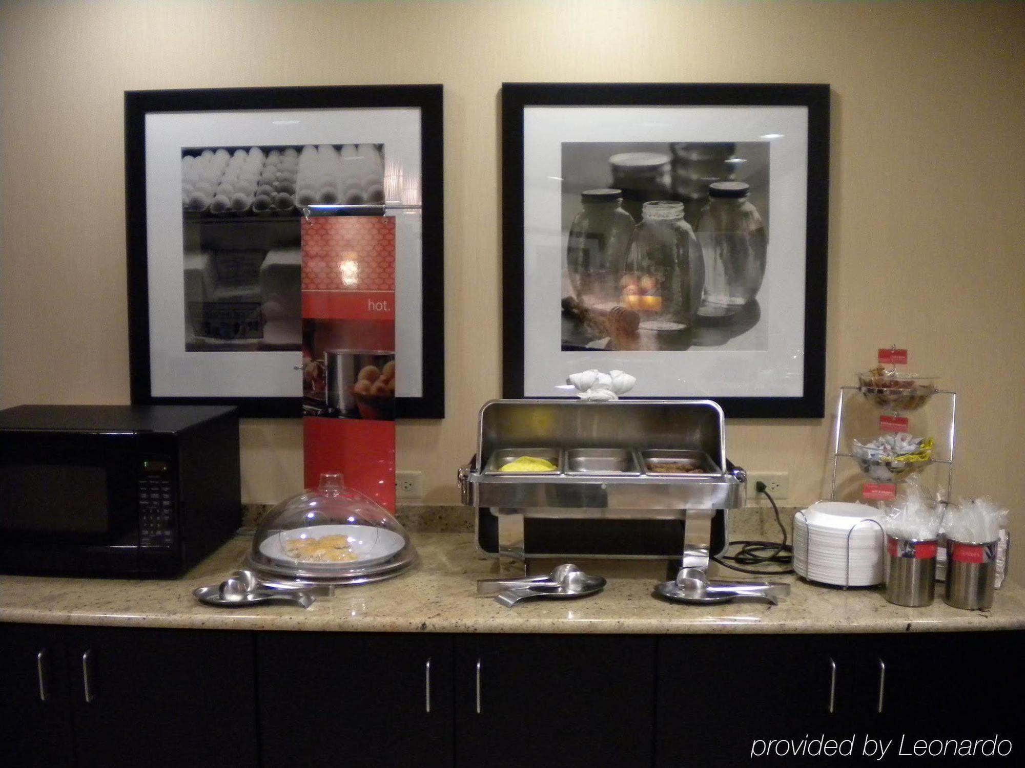 Hampton Inn Ковингтон Экстерьер фото