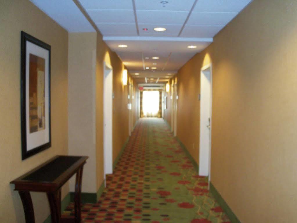Hampton Inn Ковингтон Экстерьер фото